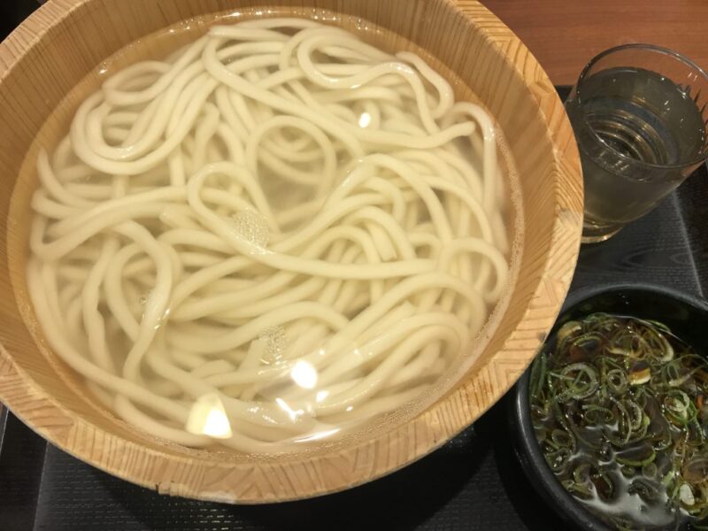 毎月一日は丸亀製麺の釜揚げうどん半額で５円も切り捨てでメチャお得！