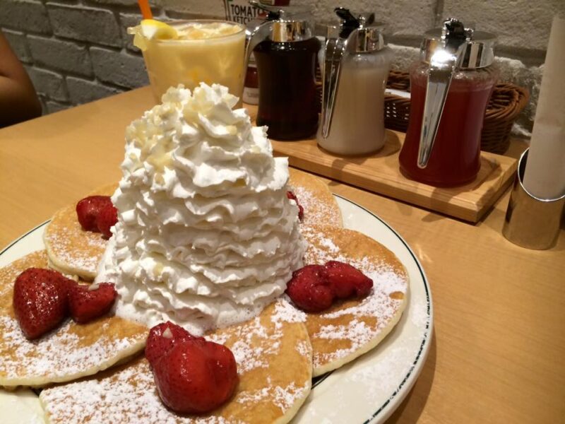 大阪心斎橋『エッグスンシングス』ホイップクリームてんこ盛りパンケーキ！