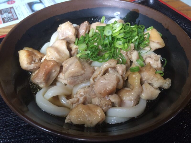 香川丸亀綾川さぬきうどん『山越・海侍』鶏ももコショウうどん！