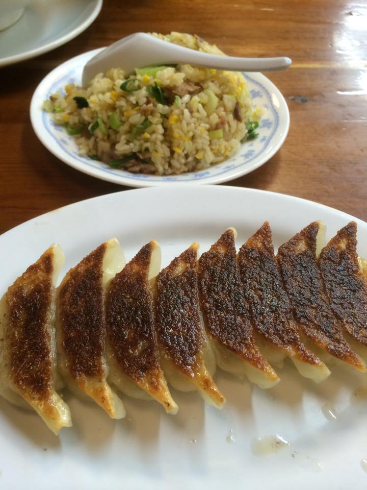 神戸三宮ラーメン屋『第一旭』ギョウザとチャーハンも美味しい名店！