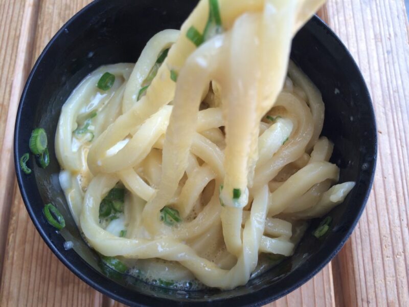 香川三豊『須崎食料品店』製麺所で食べる激ウマ釜玉うどん④