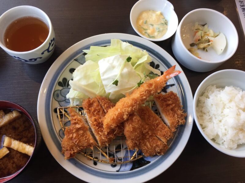 『とんかつ浜勝』はご飯、みそ汁、キャベツ、漬け物がおかわり自由②