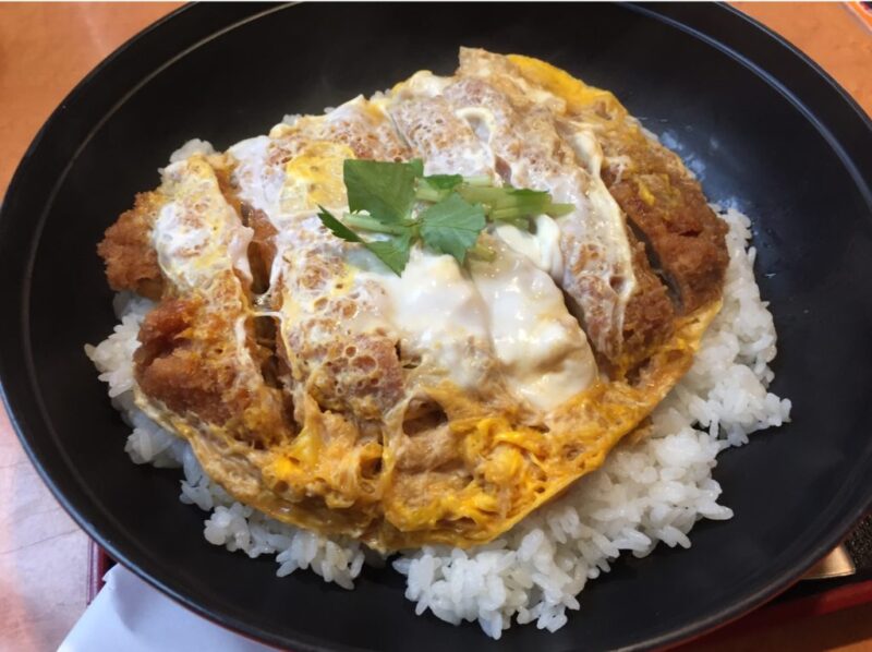 倉敷トンカツ店『かつさと』ジャンボかつ丼とデカ盛りカツカレーランチ！