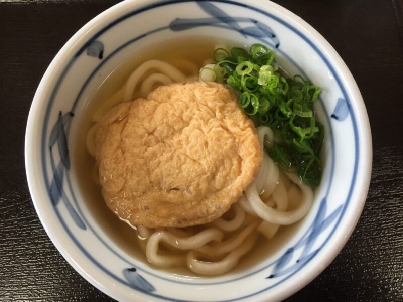 岡山老舗セルフうどん『たぬき屋』北長瀬店で深い出汁のきつねうどん！