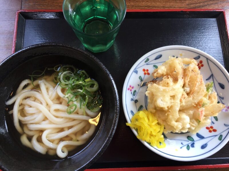 岡山今『かめや』オシャレなカフェ風うどん屋でぶっかけと親子丼ランチ！