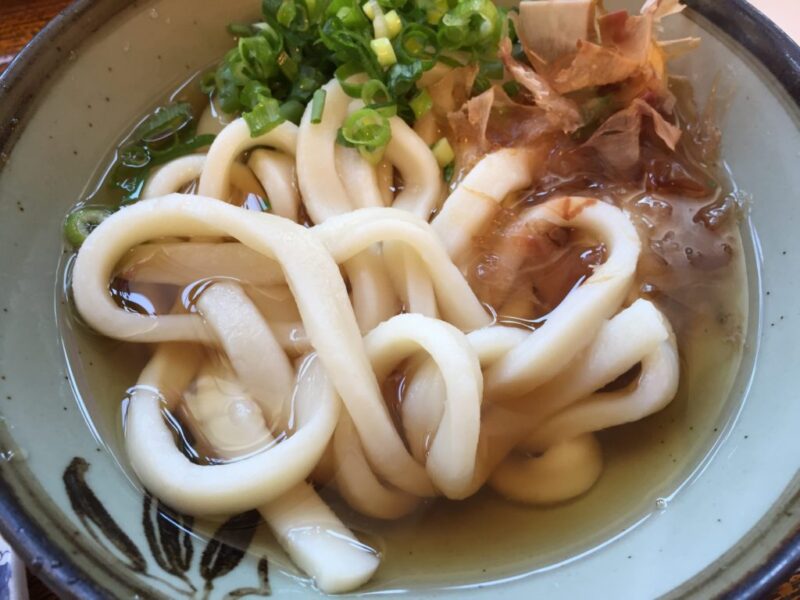 倉敷市中島『名物うどん横田』コシ強の極太うどんとカレーコロッケ！