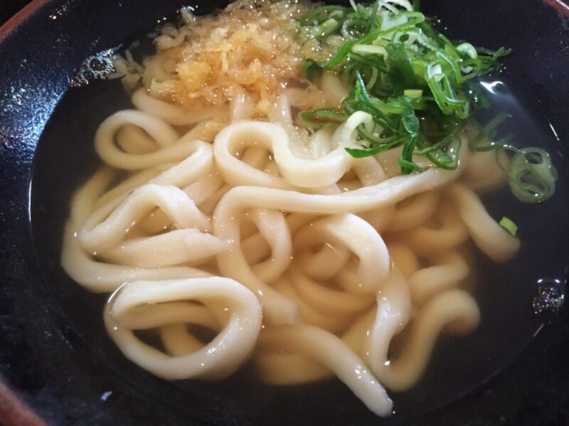 岡山築港新町ツタヤ『セルフうどん源久』本場讃岐のねじれ麺と鶏の唐揚げ！