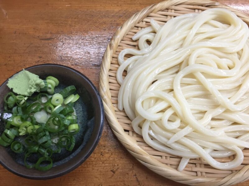 倉敷白楽町『栄楽』甘いお出汁のざるうどんとスペシャル肉卵とじうどん！