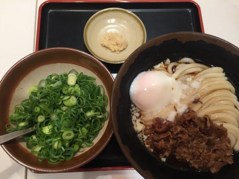 ゆめタウン倉敷『どんどん』本格牛肉温玉ぶっかけうどんとネギ入れ放題！