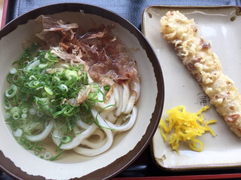 倉敷庄パーク『セルフうどんさざなみ』ゲソじゃなくちくわ天でかけうどん！