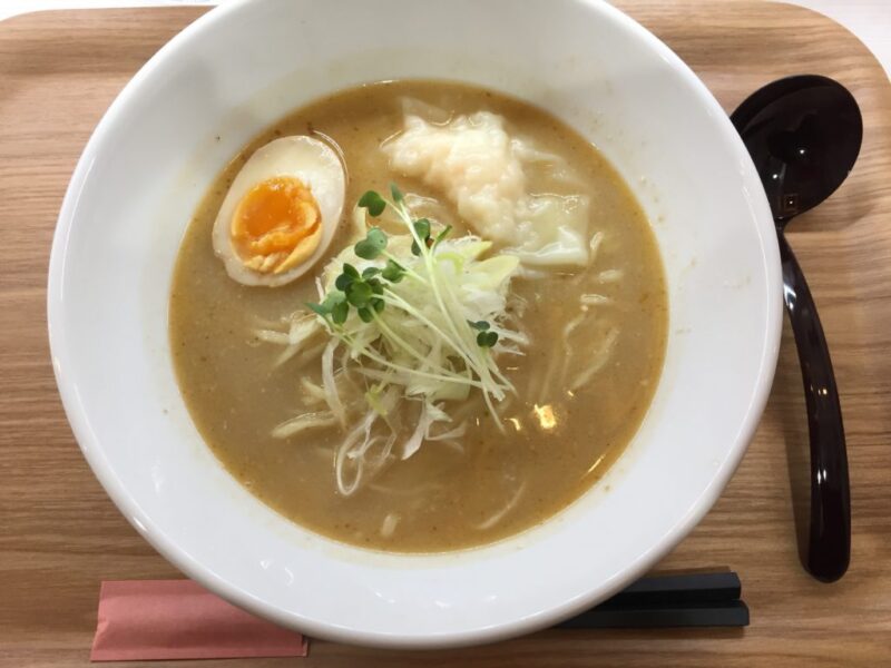 岡山駅前ラーメン屋『海老そば三十郎』えびワンタンと海老出汁でライス！