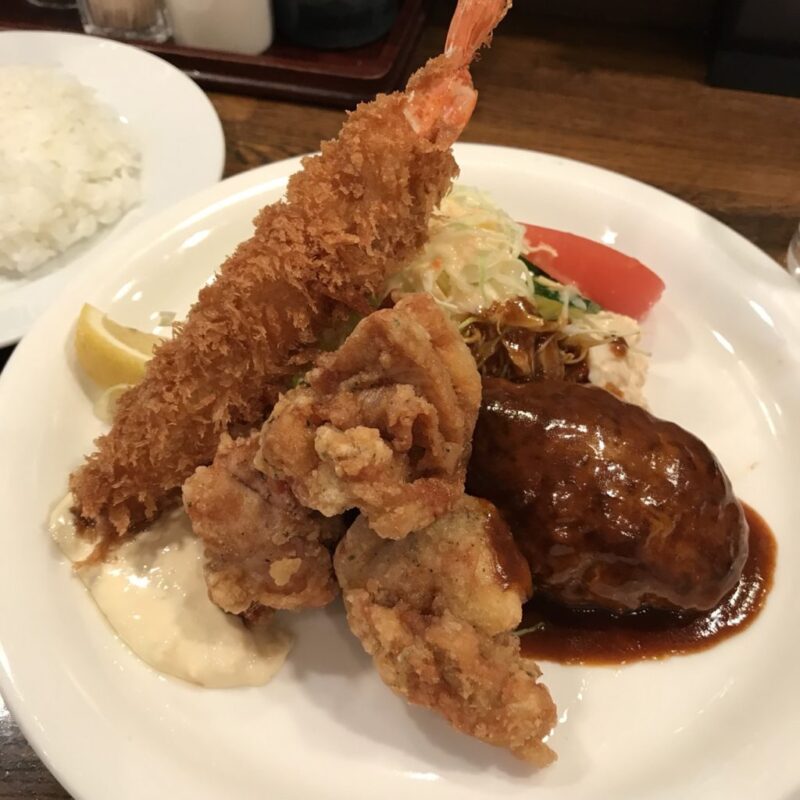 大阪梅田の洋食屋『ぶどう亭』大行列のハンバーグ＆エビフライランチ！