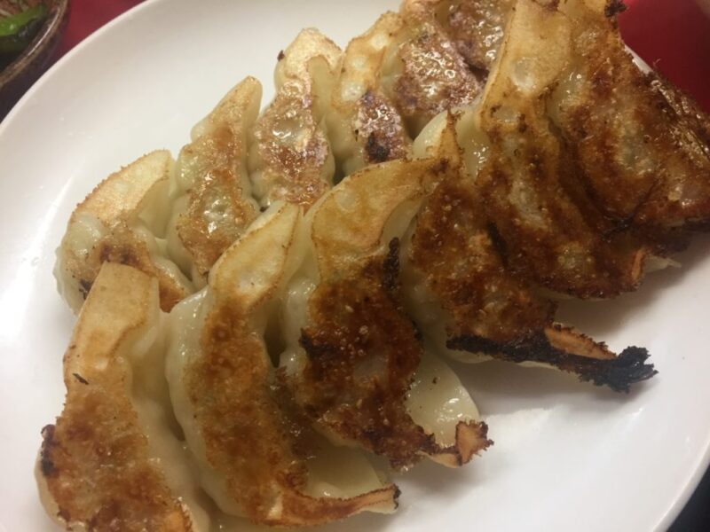神戸三宮ギョーザ『イチロー』味噌ダレで食べる焼き餃子定食とハンバーグ！