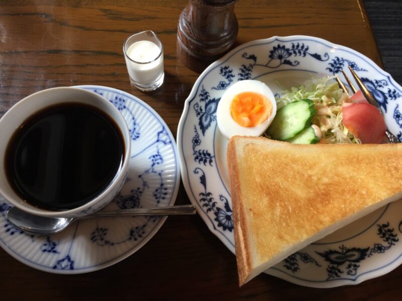 岡山市『ホンキートンク』老舗喫茶店の朝食モーニングトーストとコーヒー！