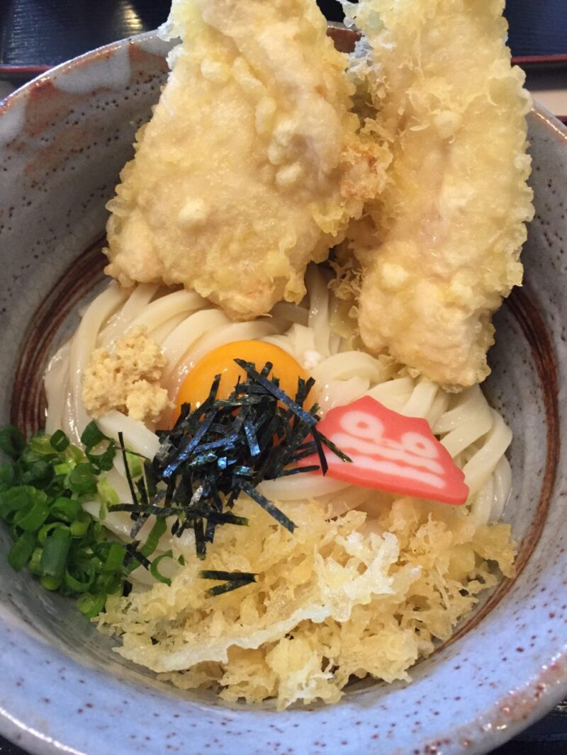 岡山総社『鬼の城うどん』鶏天ぶっかけうどんとカワイイ鬼のカマボコ！