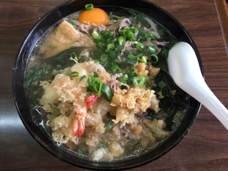 岡山駅西口奉還町うどん屋『安生(あんせい)』デラックス肉うどんランチ！