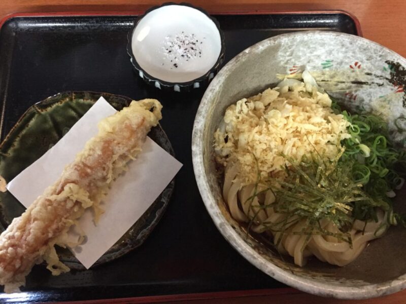 倉敷浜町『讃岐うどん明月』揚げたてサクサク天ぷらとぶっかけうどん！