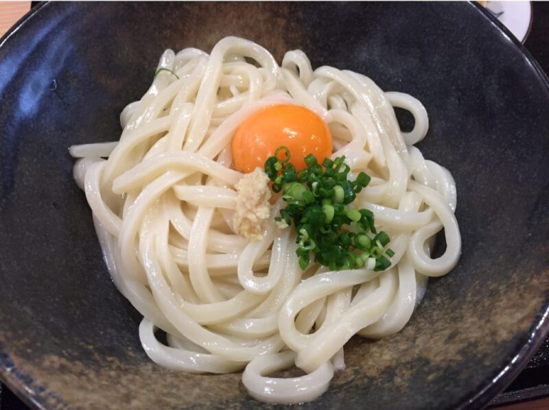 岡山表町『河田うどん』吉田牧場チーズ釜玉うどんとパクチーぶっかけ！