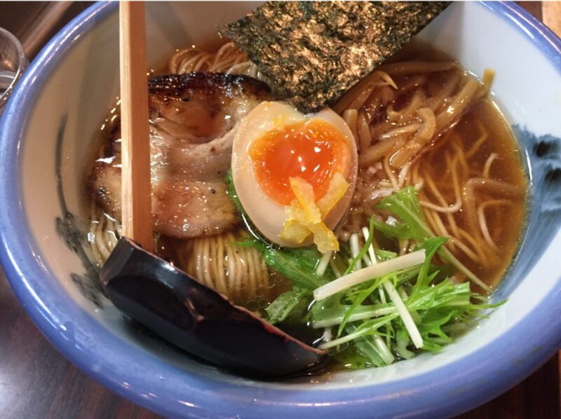 東京恵比寿『ＡＦＵＲＩ』鶏油が香るとろとろ煮卵の柚子塩ラーメン！