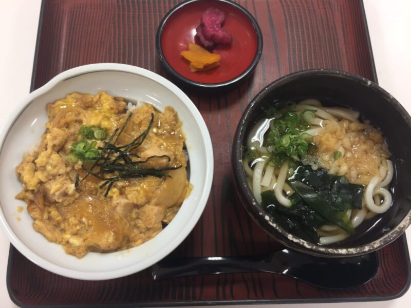 倉敷天満屋『しらかべ茶屋』矢掛小田すしのうどんと親子丼セットランチ！