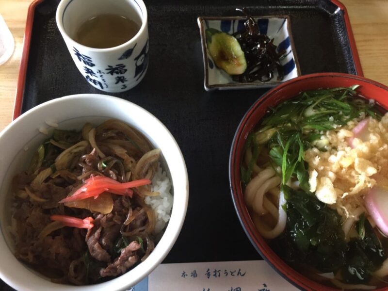 倉敷沖『本場手打ちうどん狐狸庵』出汁の効いたうどんと味の染みた牛丼！