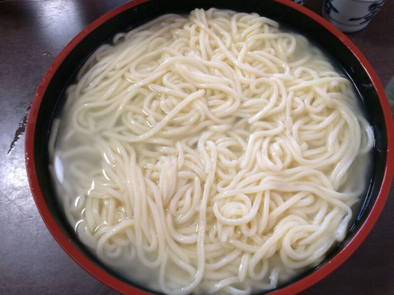 香川善通寺『長田in香の香』出汁が激ウマの釜あげうどんをたらいで食べる！