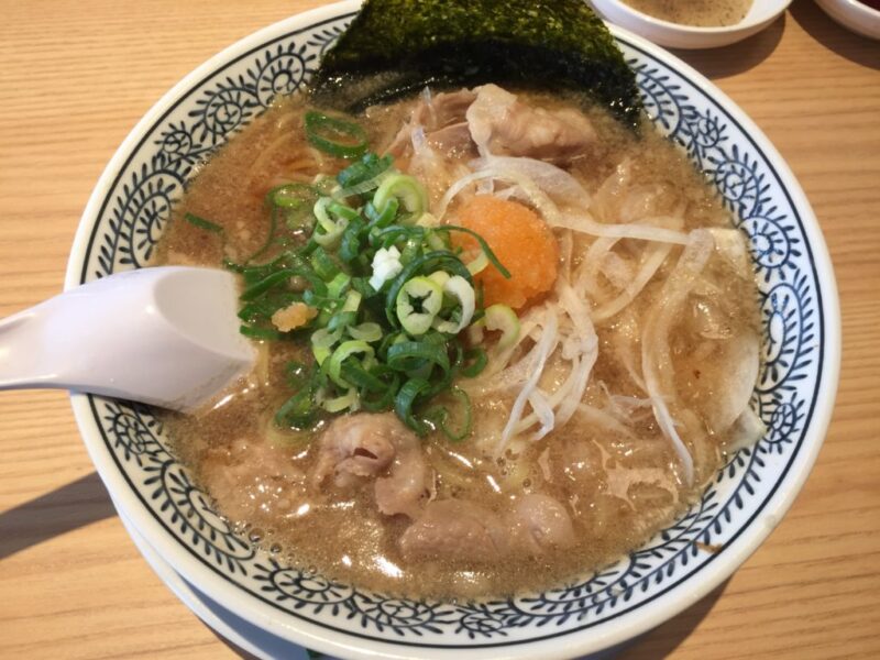 倉敷連島『丸源ラーメン』熟成醤油肉そばと餃子ランチで野沢菜食べ放題！