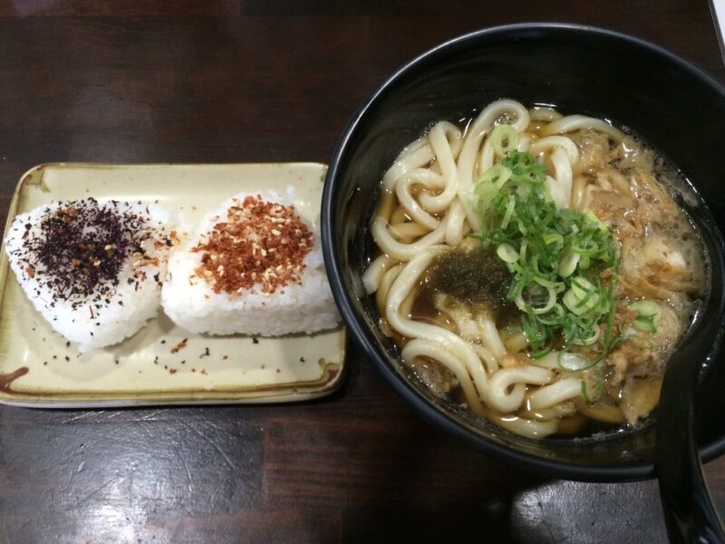 倉敷宮前『KASUYA(カスヤ)』大阪名物かすうどんとランチはおにぎり無料！