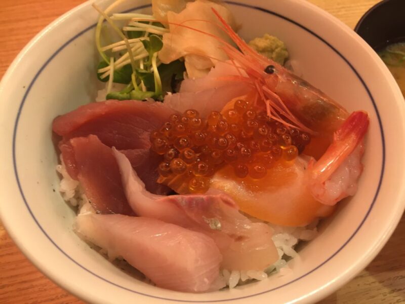 岡山駅前『横濱魚萬＆目利きの銀次』居酒屋のお得な定食と海鮮丼ランチ！