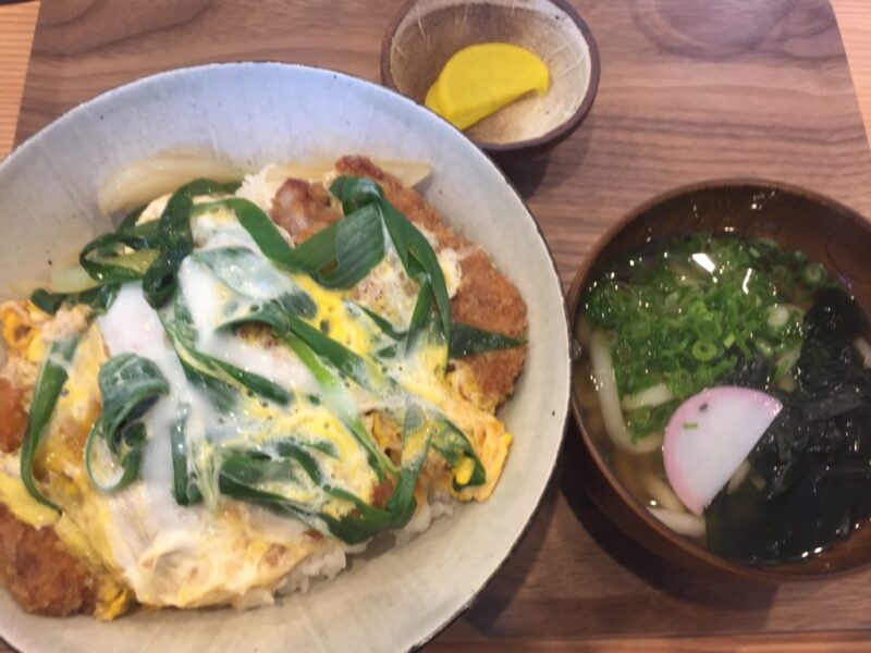 岡山問屋町テラス 讃岐の男うどん 男の肉うどんもカツ丼も美味い