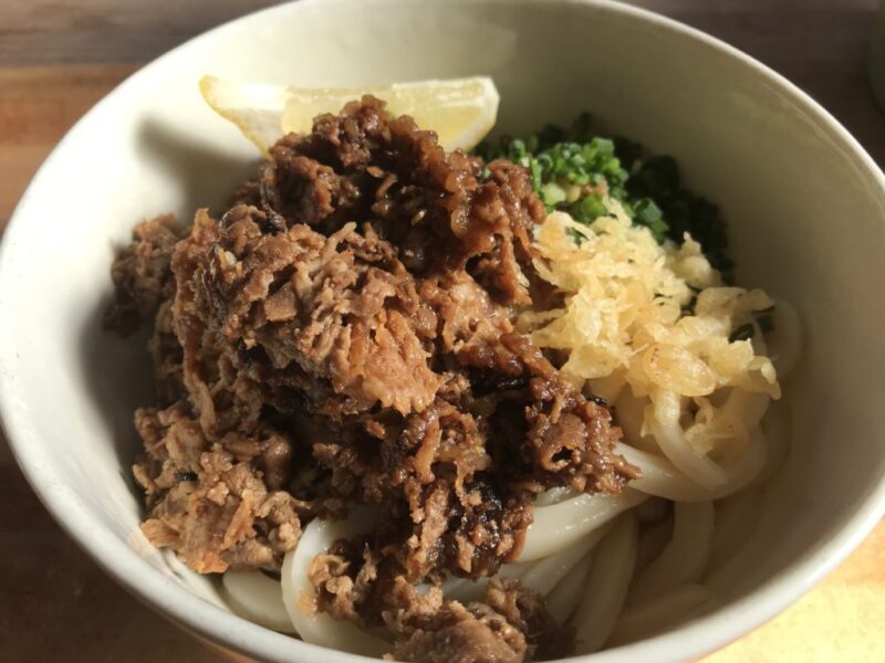 香川高松『エビスウドンファクトリー』コシの強い肉玉ぶっかけうどん！