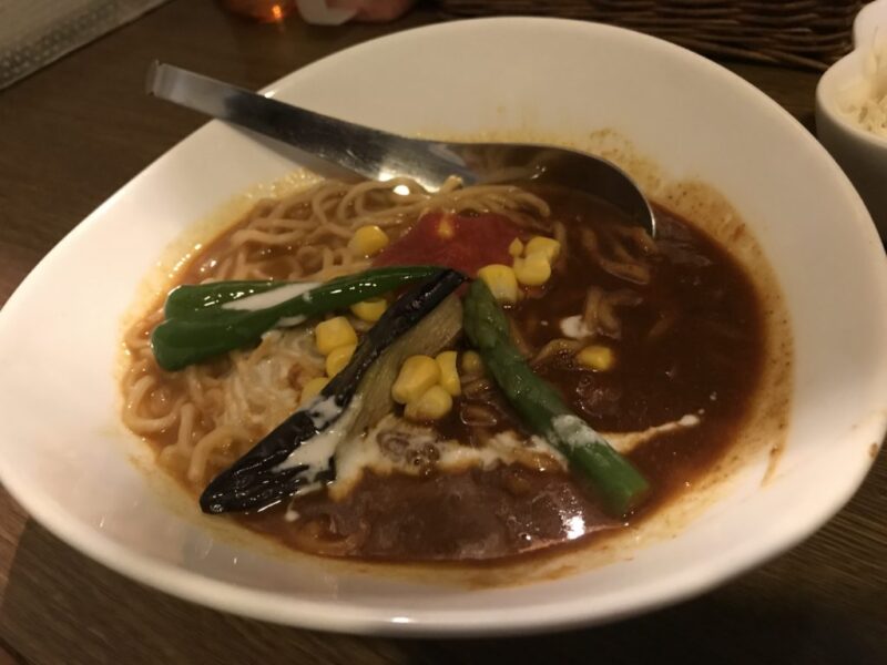 倉敷下庄『華麺』ご飯大盛りと鶏の唐揚げセットのカレーラーメンランチ！