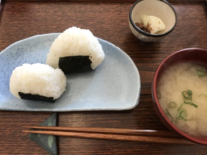 倉敷酒津カフェ『こてん』おにぎりとみそ汁の朝食モーニングとケーキ！