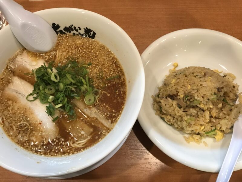 岡山野田『あがいやんせ』甘辛ラーメン替玉３０円と鶏から揚げ食べ放題！