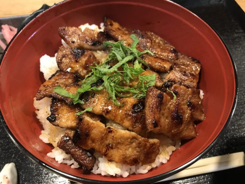 倉敷美観地区『白壁のブーランチ』豚かば丼とデミグラスとんかつ定食！