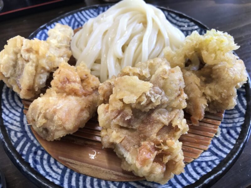 香川善通寺讃岐うどん『麺の蔵』揚げたてプリプリとり天ざるとイカ天！