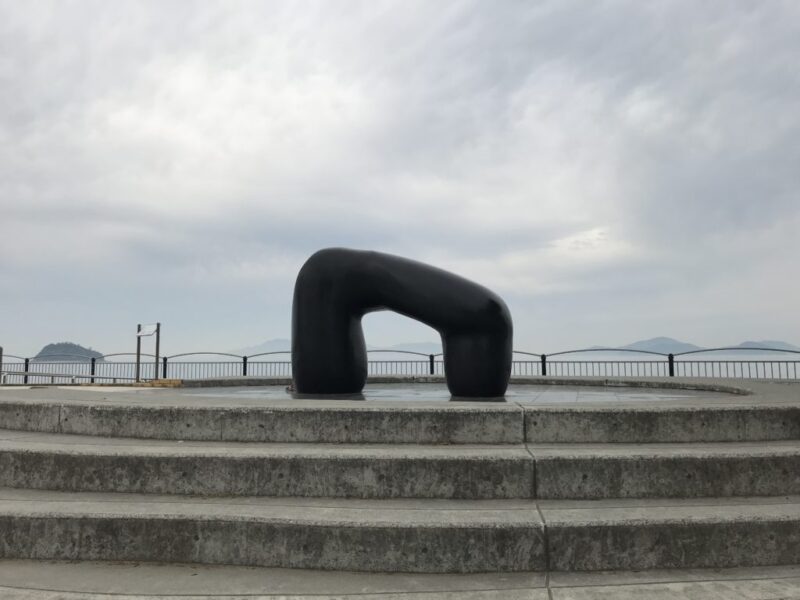 香川県『道の駅恋人の聖地宇多津臨海公園』子ども用遊具にカフェもある！