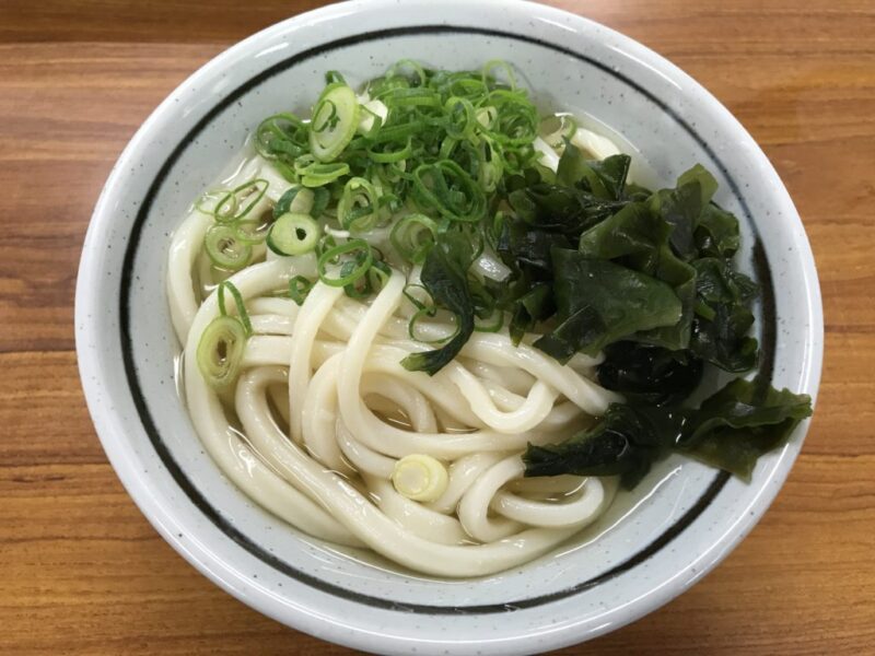 香川高松セルフうどんの店『竹清』揚げたて半熟卵天ぷらとちくわ天は絶品！