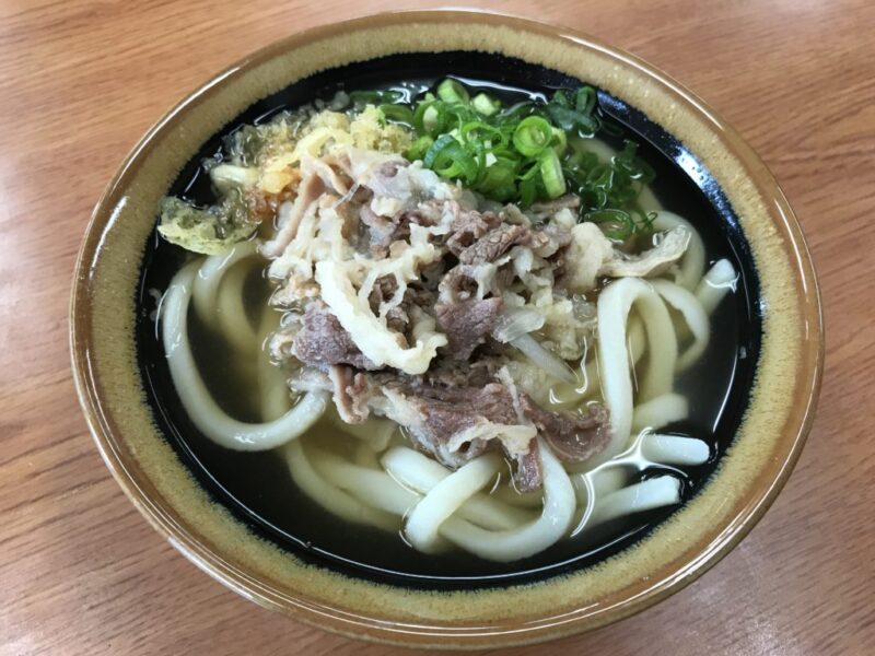 香川宇多津『さぬきうどんむぎ』ドキッ女性だらけの肉うどんと肉ぶっかけ！