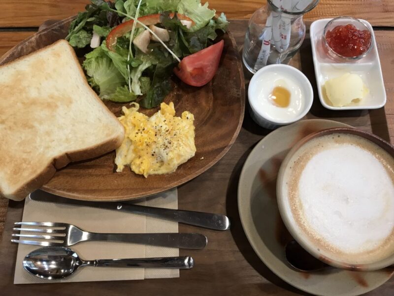 岡山兼基『カフェウッドサイド』朝食モーニングはそうめんかトースト！