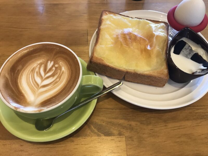 岡山浜『ポルトコーヒー』自家焙煎珈琲豆のカフェラテと朝食モーニング！