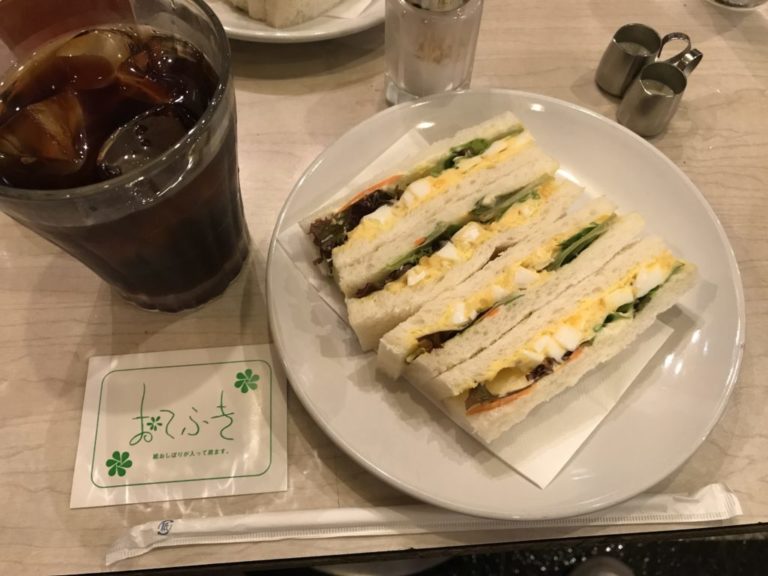 大阪梅田 喫茶マヅラ 生きた建築の店内でサンドイッチ朝食モーニング
