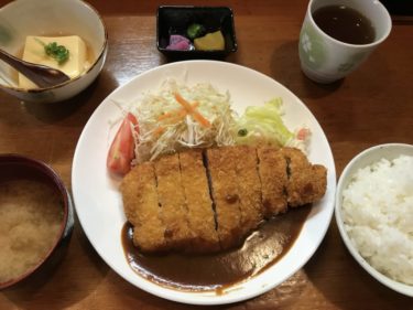 倉敷美和『くわやきそるーな』日替わりランチのトンカツデミソース定食！