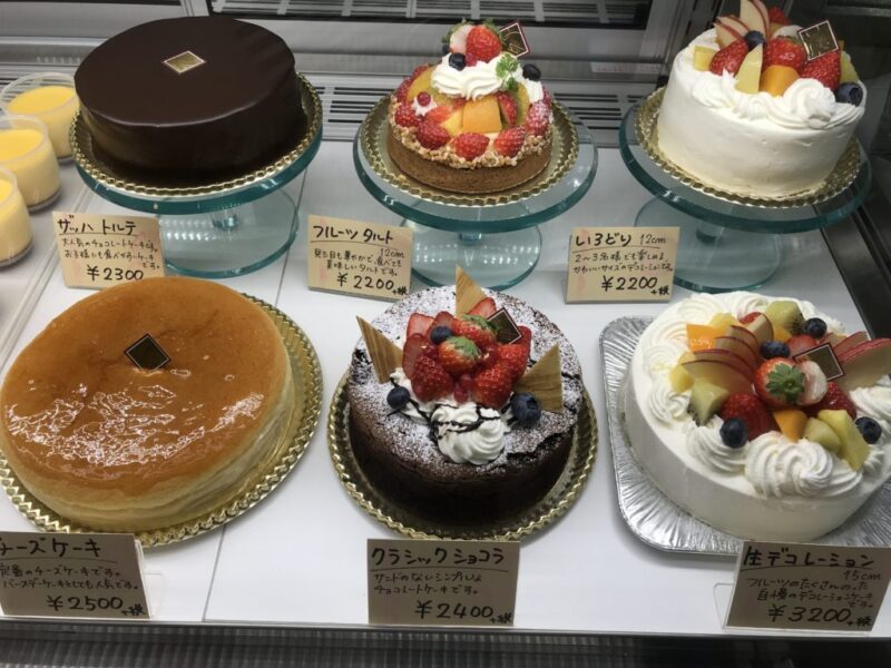 岡山玉野 ミルクパーラー洋菓子店 ケーキとシエルブルーのマカロン