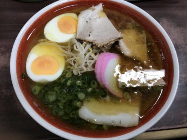 岡山市の行列が出来る店『天神そば』黄金の鶏ガラ醤油ラーメン玉子入り！