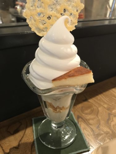 香川高松『アイスビストロヒライ』カフェでチーズソフトクリームパフェ！