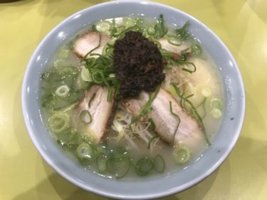 岡山今『小紫』塩とんこつラーメンに肉味噌溶かして辛子高菜をトッピング！