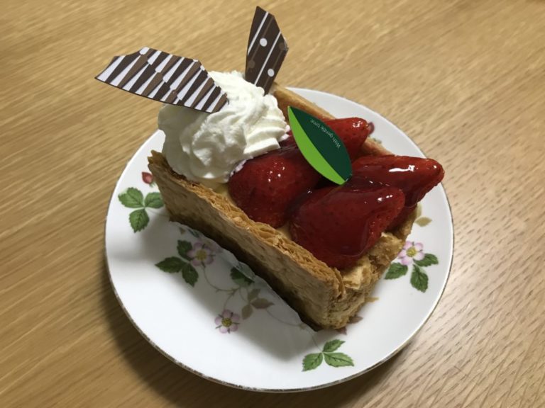 岡山中仙道『シャルロット』激ウマの苺ミルフィーユとレアチーズケーキ！