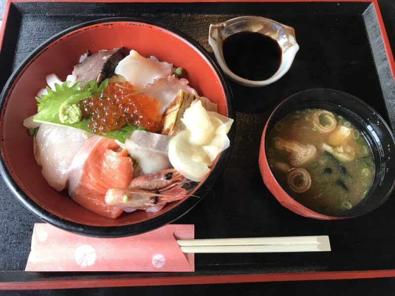 倉敷駅前 倉敷大衆割烹 千成 新鮮魚介の海鮮丼とアジフライ定食ランチ