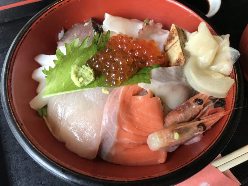 倉敷駅前 倉敷大衆割烹 千成 新鮮魚介の海鮮丼とアジフライ定食ランチ